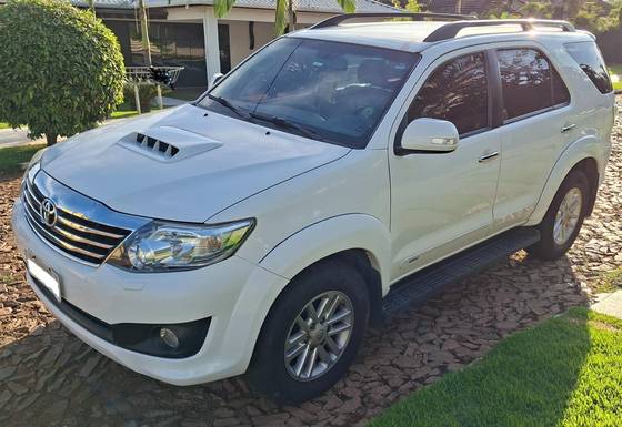 TOYOTA HILUX SW4 3.0 SRV 4X4 7 LUGARES 16V TURBO INTERCOOLER DIESEL 4P AUTOMÁTICO